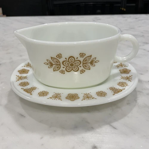 Vintage Pyrex Butterfly Gold Gravy Boat Dish with Underplate. 77-B/77-U