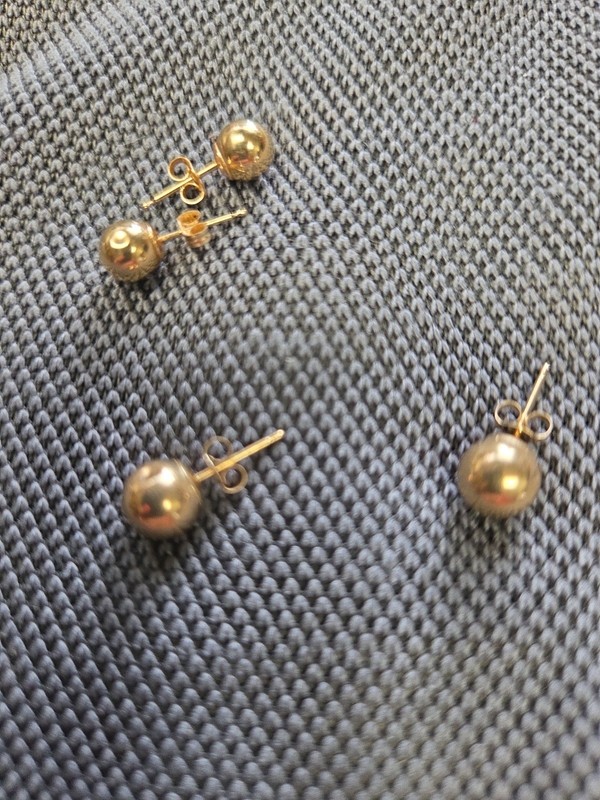 14kt yellow gold ball Stud  earrings