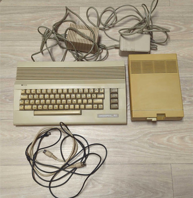 Commodore 64 C64 Computer Floppy Heimcomputer RETRO Vintage