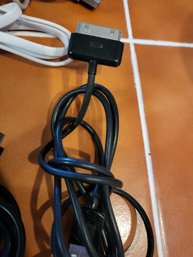 Apple Iphone/ Ipod charging cables. The orginals not the new Iphones. 7 cables - Picture 3 of 5