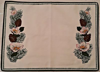 VINTAGE CHRISTMAS DECORATION CONE FLOWER PRINT 15''X11'' COASTER PLACEMATE DOILY