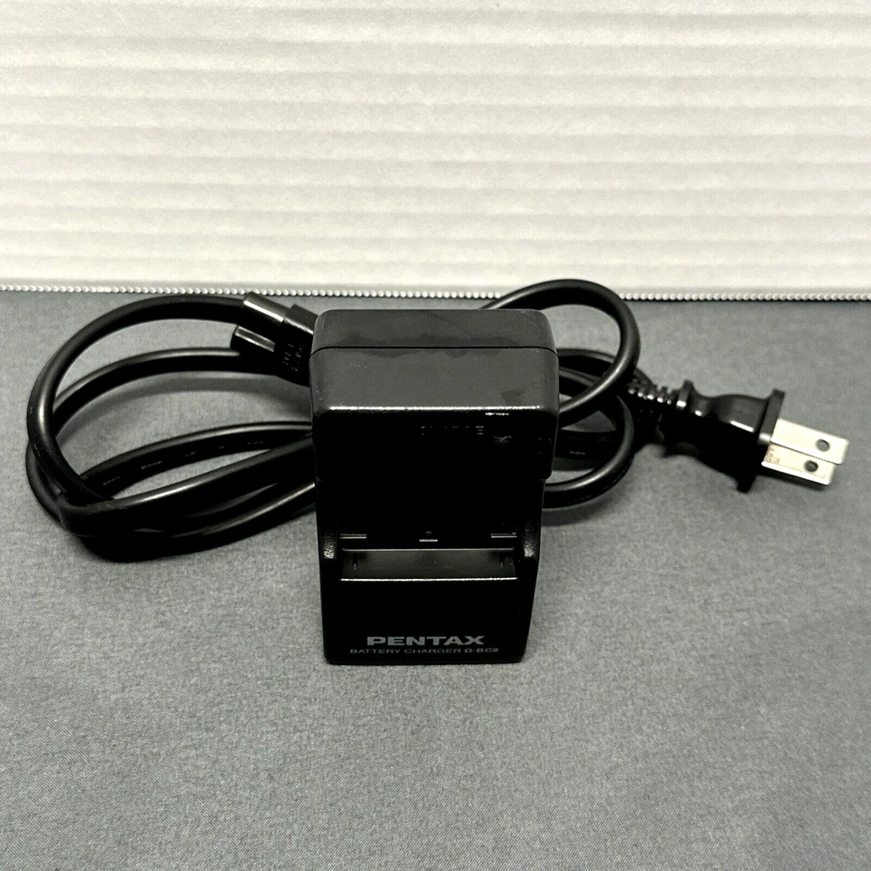 Cargador de batería Pentax D-BC8 genuino OEM para DL-18 Foto 4 de 4