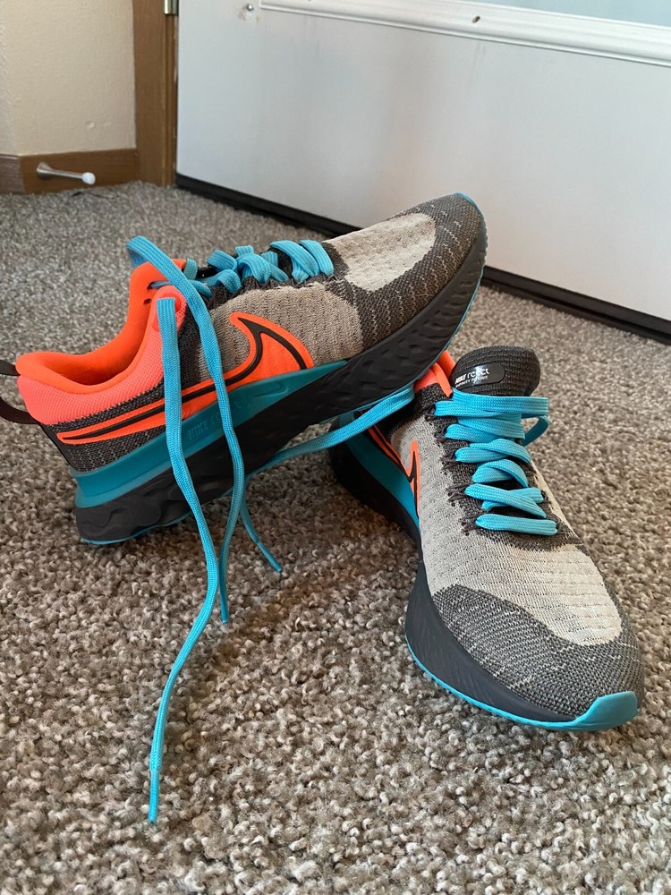 Nike Womens React Infinity Run Flyknit Running Shoes Size 8.5