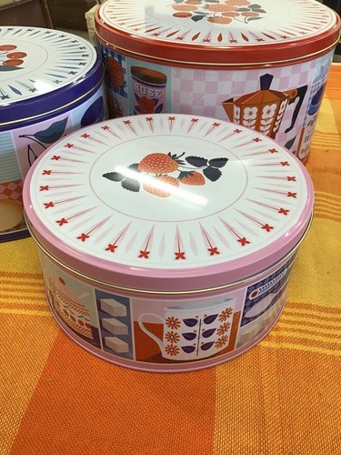Retro Style Nesting Cake Storage Tin Set - Printer Johnson - Elite Tins England - Picture 3 of 5