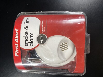 First Alert Smoke Alarm Detector Battery Operated SSA303CN3