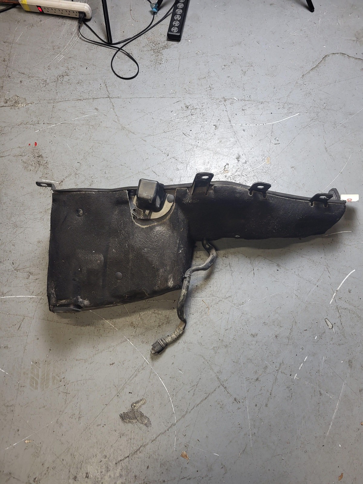 2017-2020 Maserati Ghibli Cowl Grille Water Drain Tray 3.0L RWD OEM 670106753