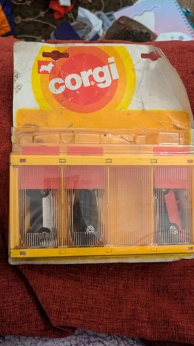 Vintage Corgi multi Garage Set with cars 1984 , packaging has been opened