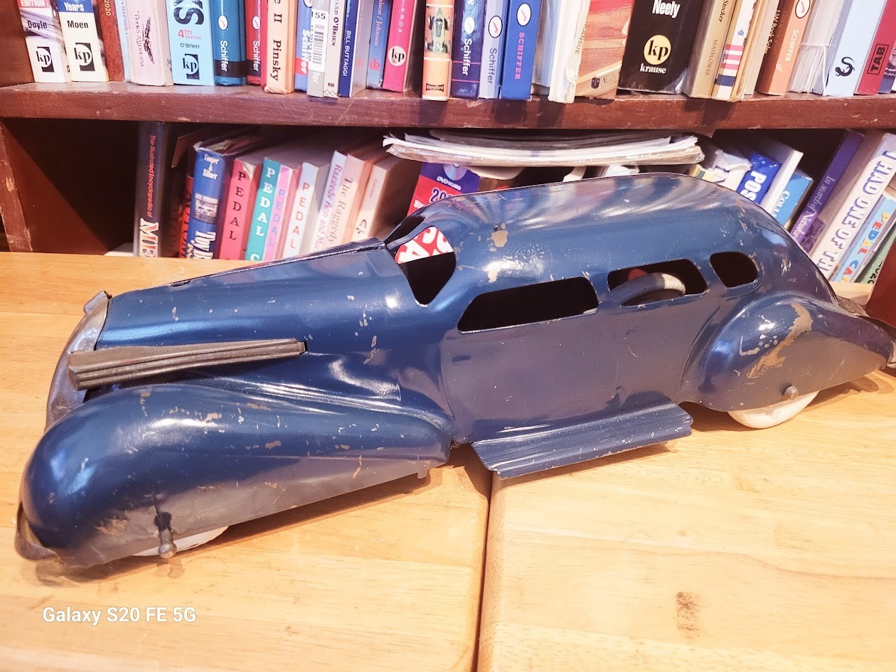 NICE VINTAGE LARGE 1930's  WYANDOTTE LaSALLE SEDAN With TRAVEL TRAILER