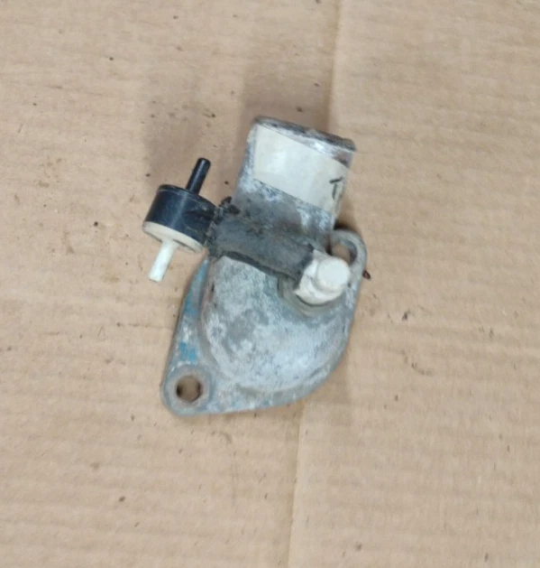 Корпус термостата малого блока 73-87 Chevy GMC C10 Truck SBC OEM - Изображение 3 из 4