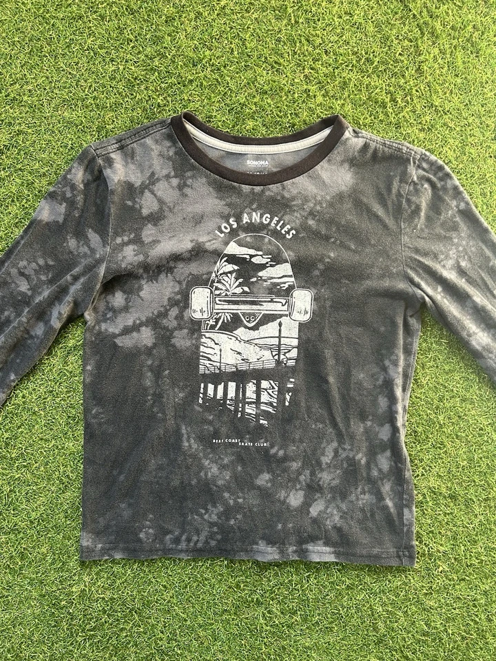 Camisa manga longa estampa gráfica preta skatista masculina infantil Sonoma em excelente estado usado tamanho M 10/12 - Imagem 2 de 4