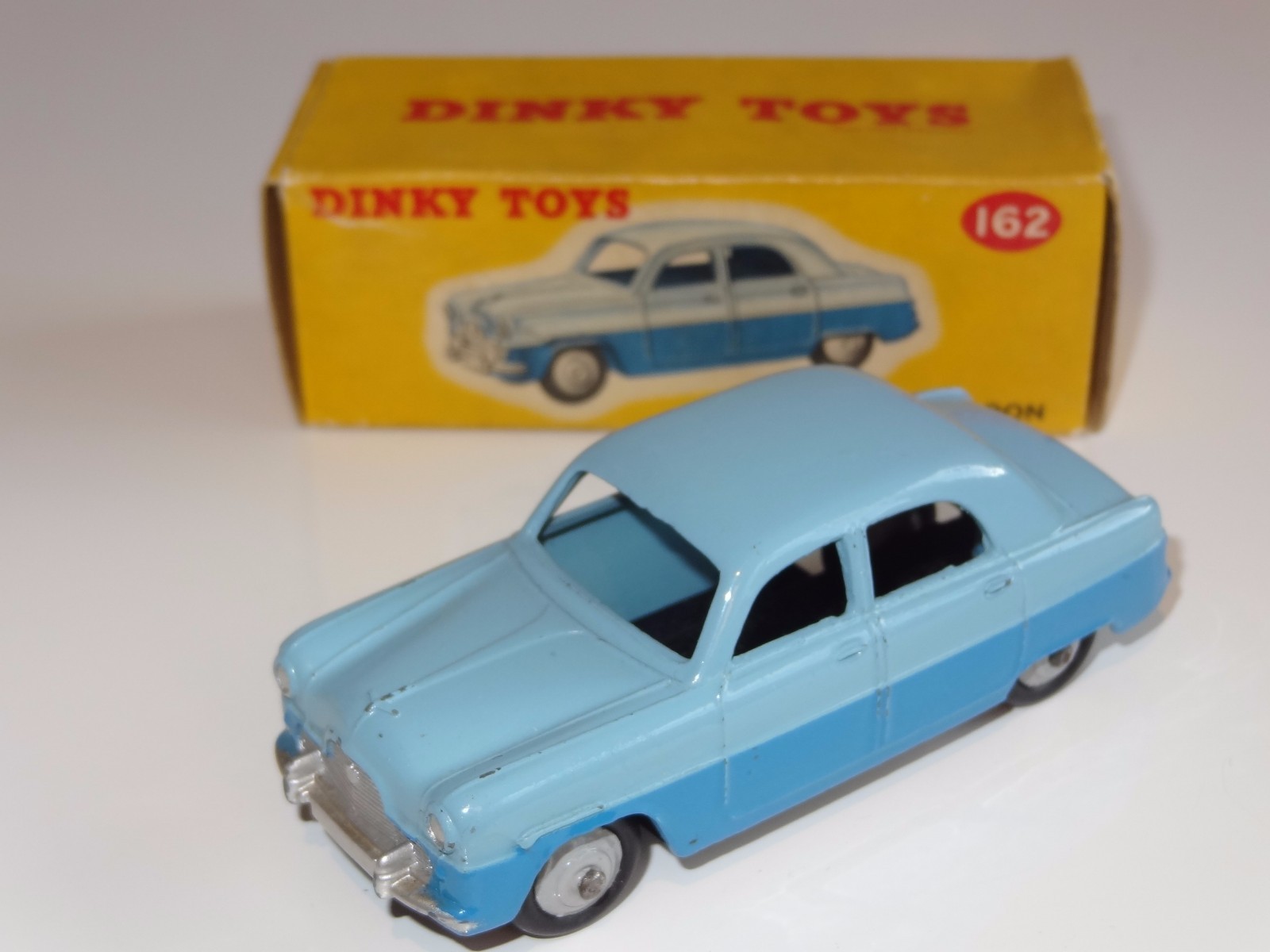 Dinky 162, Ford Zephyr Saloon - Free Price Guide & Review