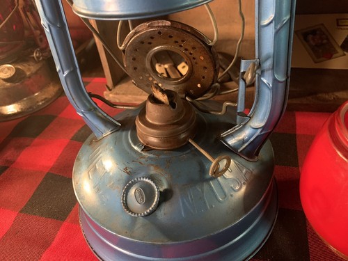 Vintage Deitz Little Wizard Lantern With Red Globe 1950'S Kerosene Road Lamp - Picture 7 of 14