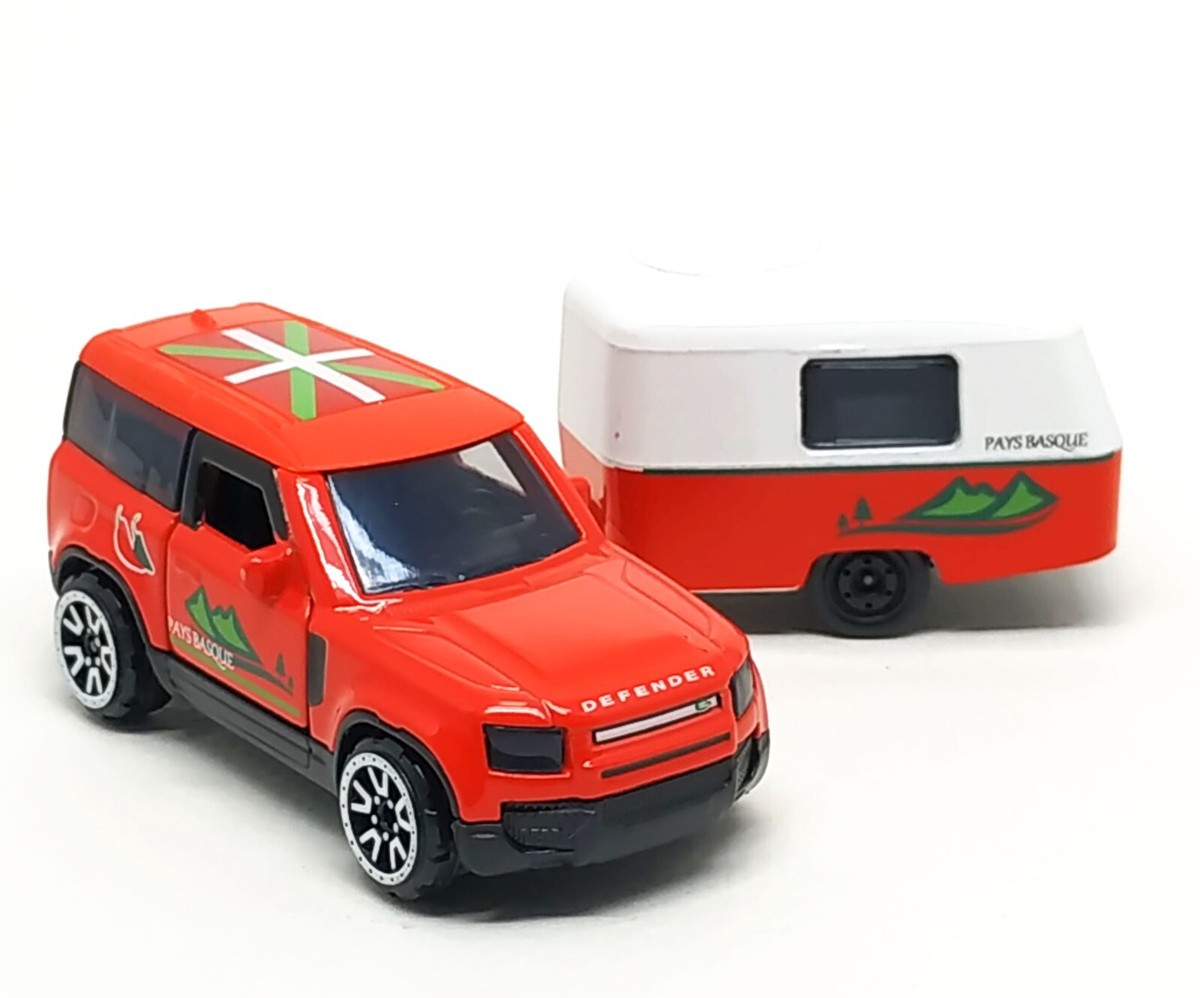 Majorette Land Rover Defender 90 French Touch Red + Eriba Puck 1