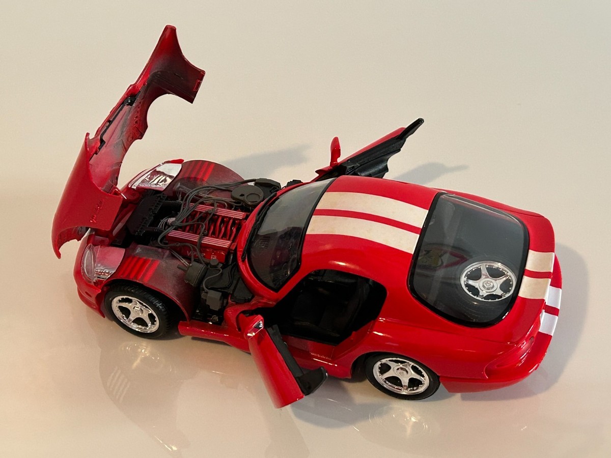 Maisto 1996 Dodge Viper GTS Coupe RED/WHITE Stripes 1:18 Scale | eBay