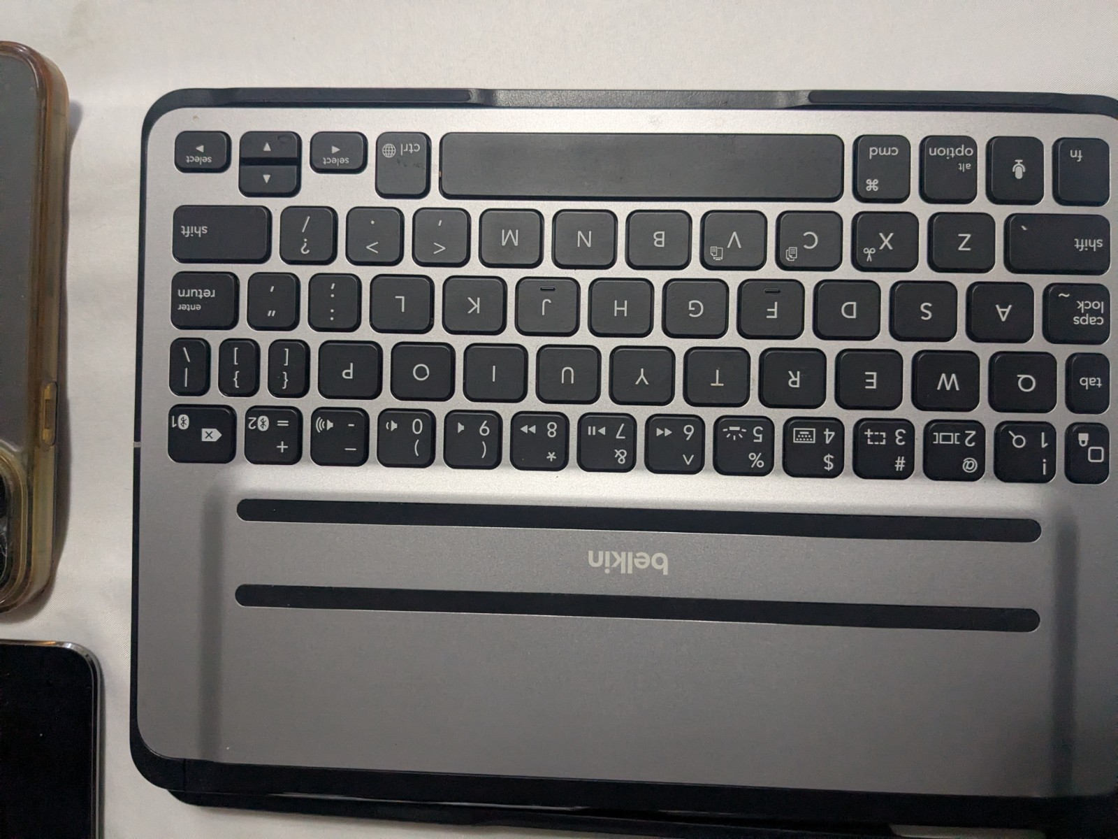 iPads & iPhones Lot (Save it for Parts Edition) 3 minis 2 regulars and 2 phones!