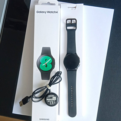 Samsung Galaxy Watch4 40mm Schwarz Wear OS 16GB Bluetooth WLAN wasserdicht