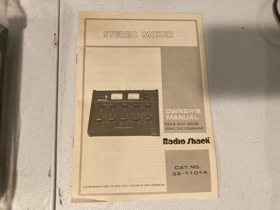 Mezclador estéreo analógico vintage realista Radio Shack 32-1101A con caja e instrucciones Foto 3 de 4