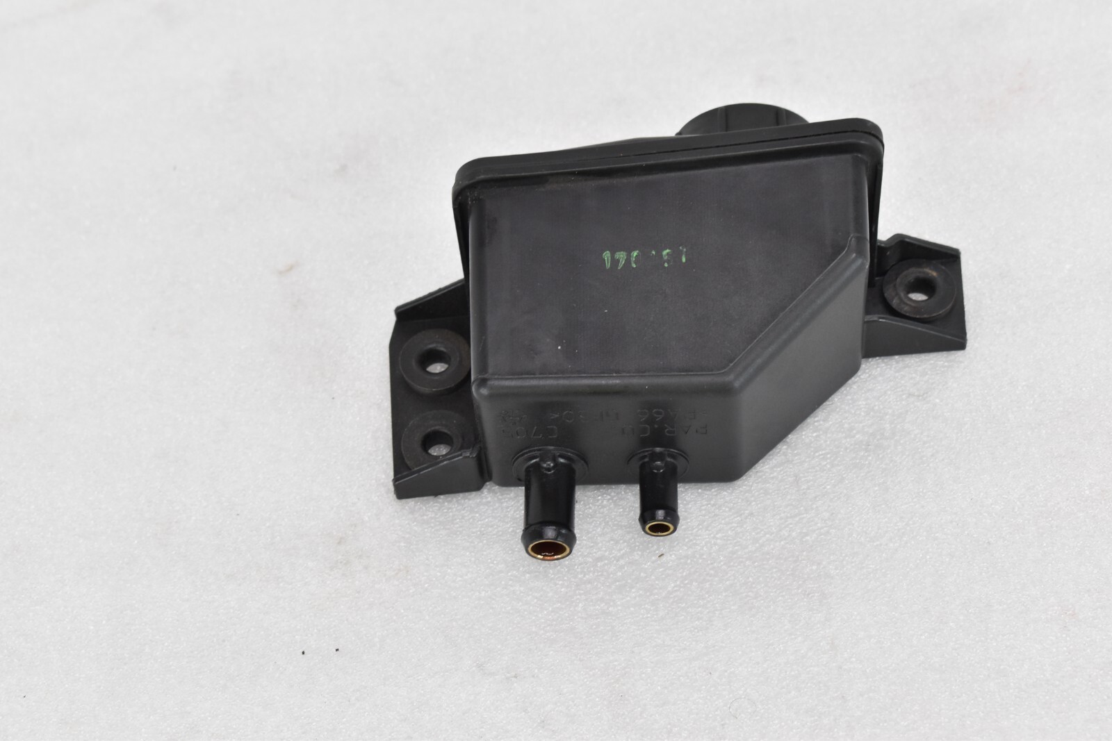 2014-2019 MASERATI GHIBLI SQ4 AWD POWER STEERING OIL RESERVOIR TANK BOOTLE OEM