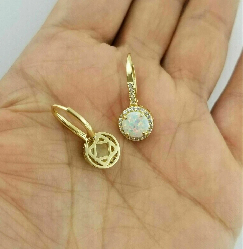 Bonitos pendientes colgantes colgantes de ópalo de fuego simulado de corte redondo enchapados en oro amarillo de 14 k Foto 2 de 4