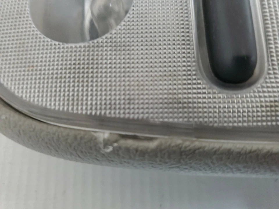 Infiniti G20 2001 luz domo (9C) Foto 4 de 4