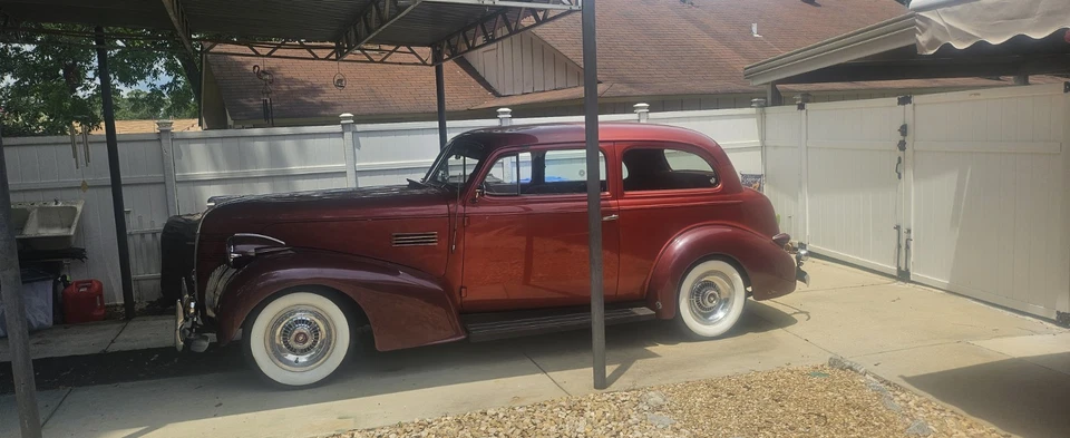 1939 庞蒂亚克银色条纹旅游轿车。 — 第 4/4 张图片