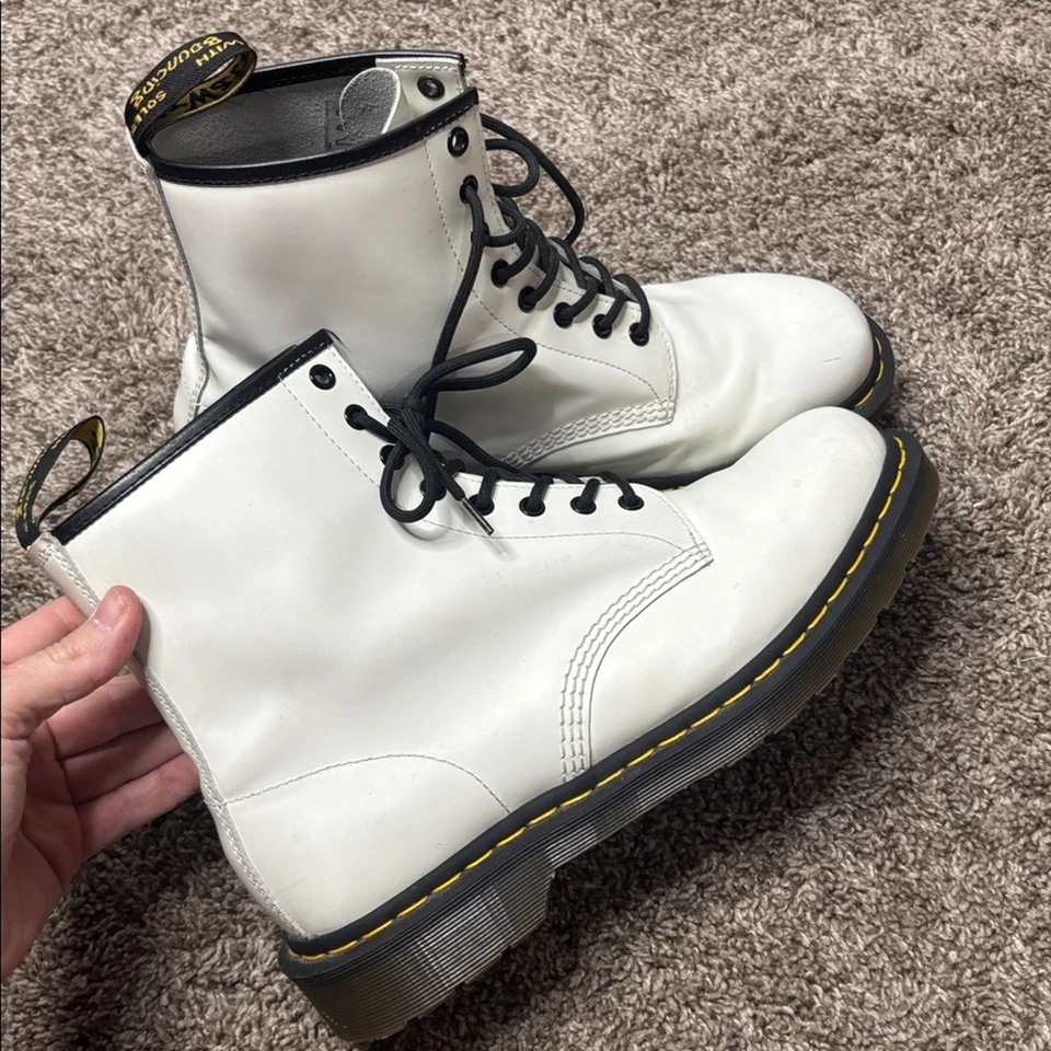 Dr. Martens lace up boots Sz 11 men, 12 women - Image 4 of 4