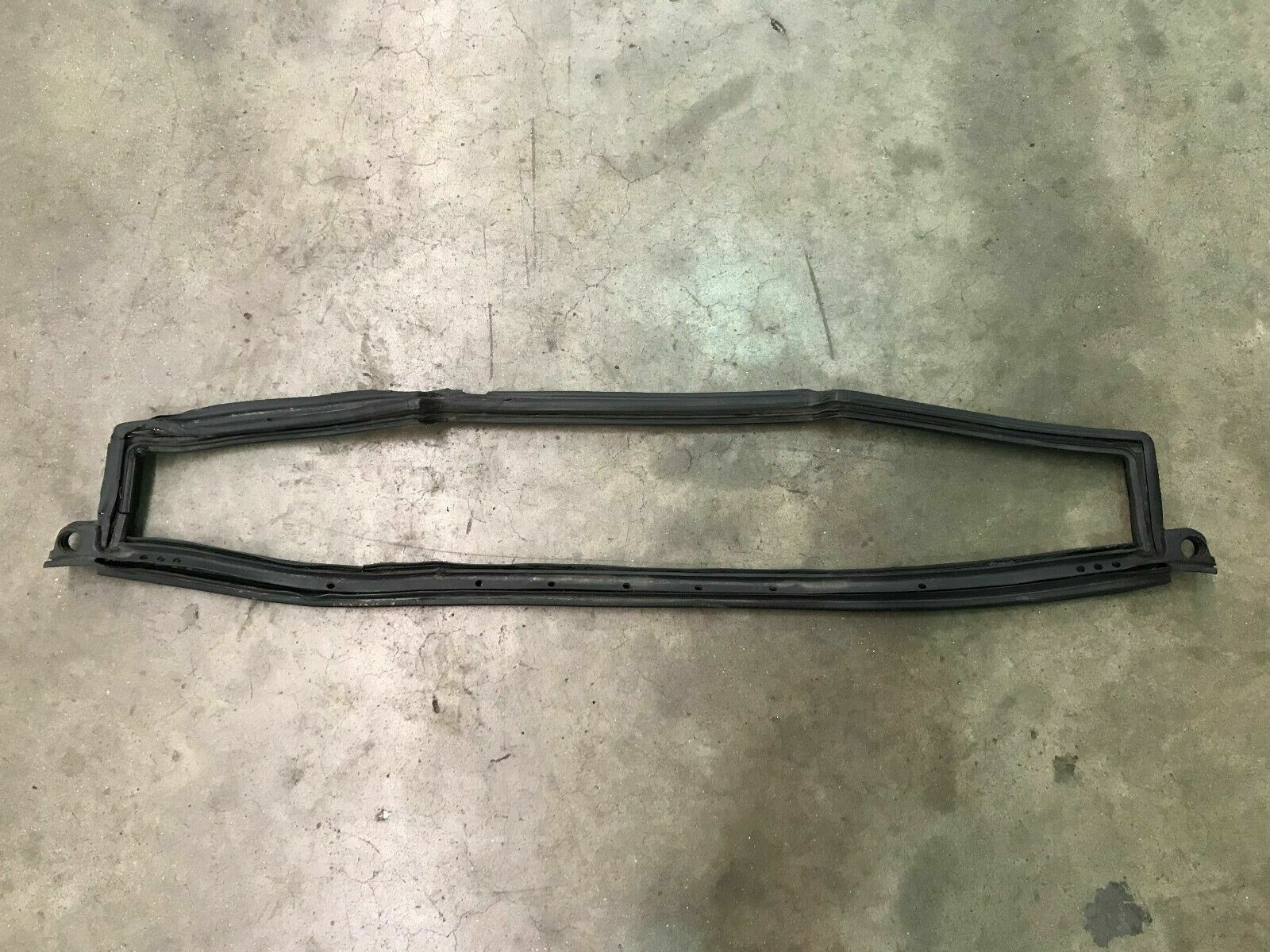 LAMBORGHINI GALLARDO SPYDER REAR WINDOW GLASS RUBBER GASKET SEAL OEM 407827460A