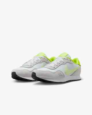 nike valiant shoes womens