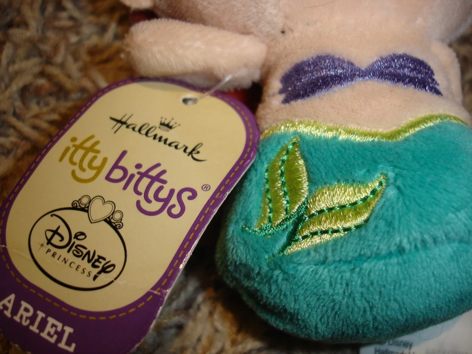 Boneca de pelúcia nova com etiquetas Disney Pequena Sereia enfeite figura Hallmark 4" Ariel - Imagem 2 de 4