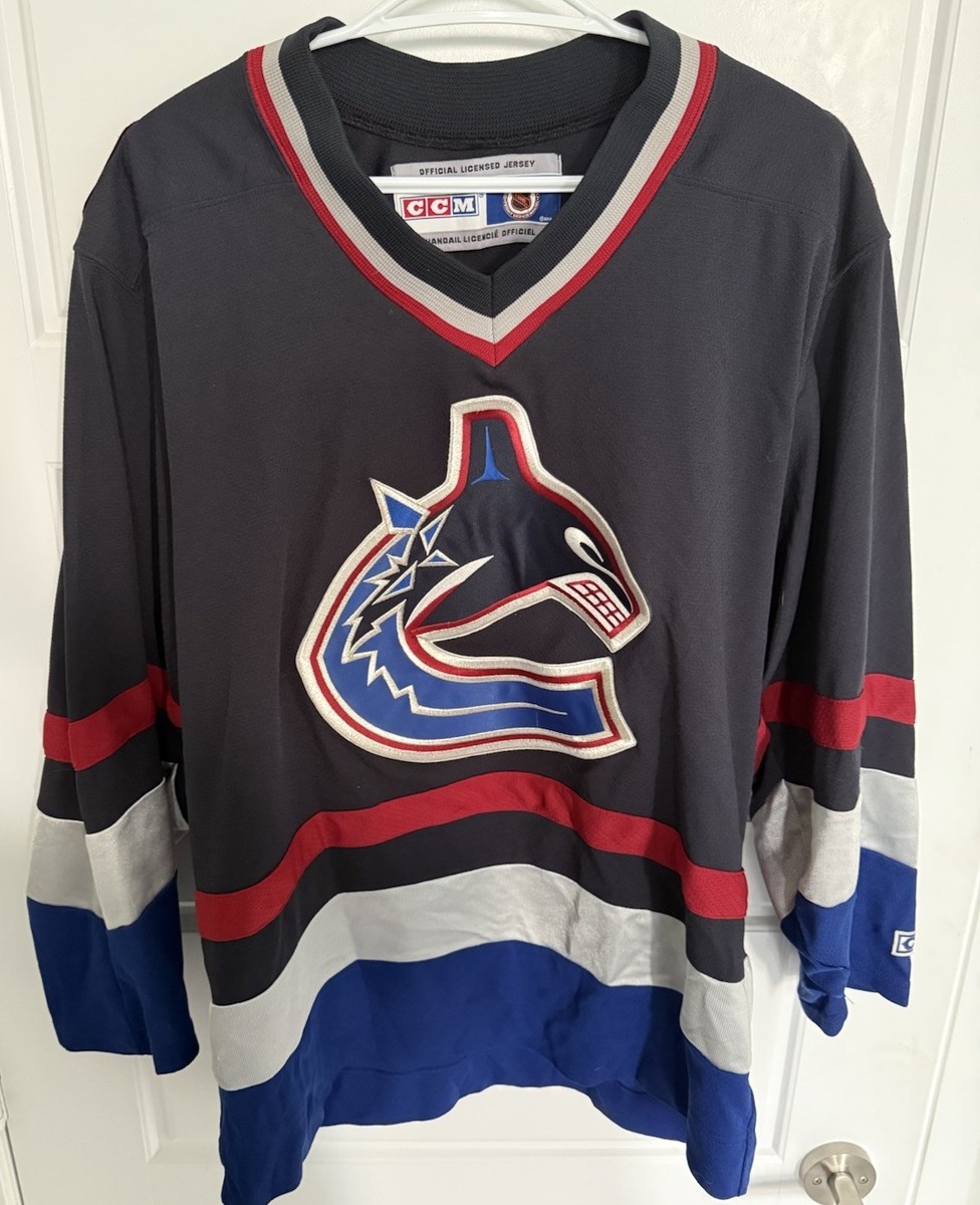 Vancouver Canucks Orca Hockey Jersey Men's Medium M CCM NHL