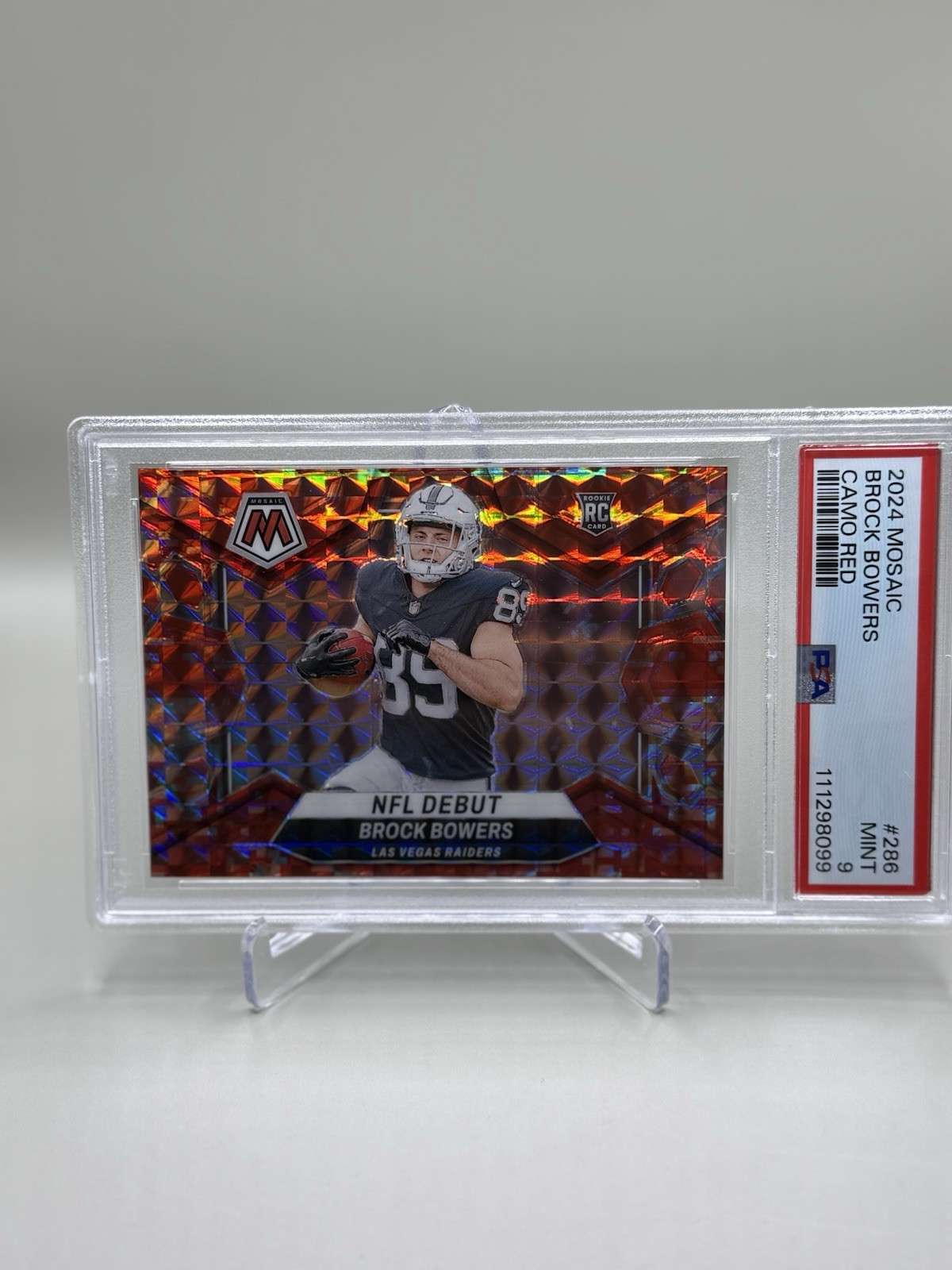2024 Panini Mosaic - NFL Debut Brock Bowers #286 Red Camo Mosaic Prizm (RC)