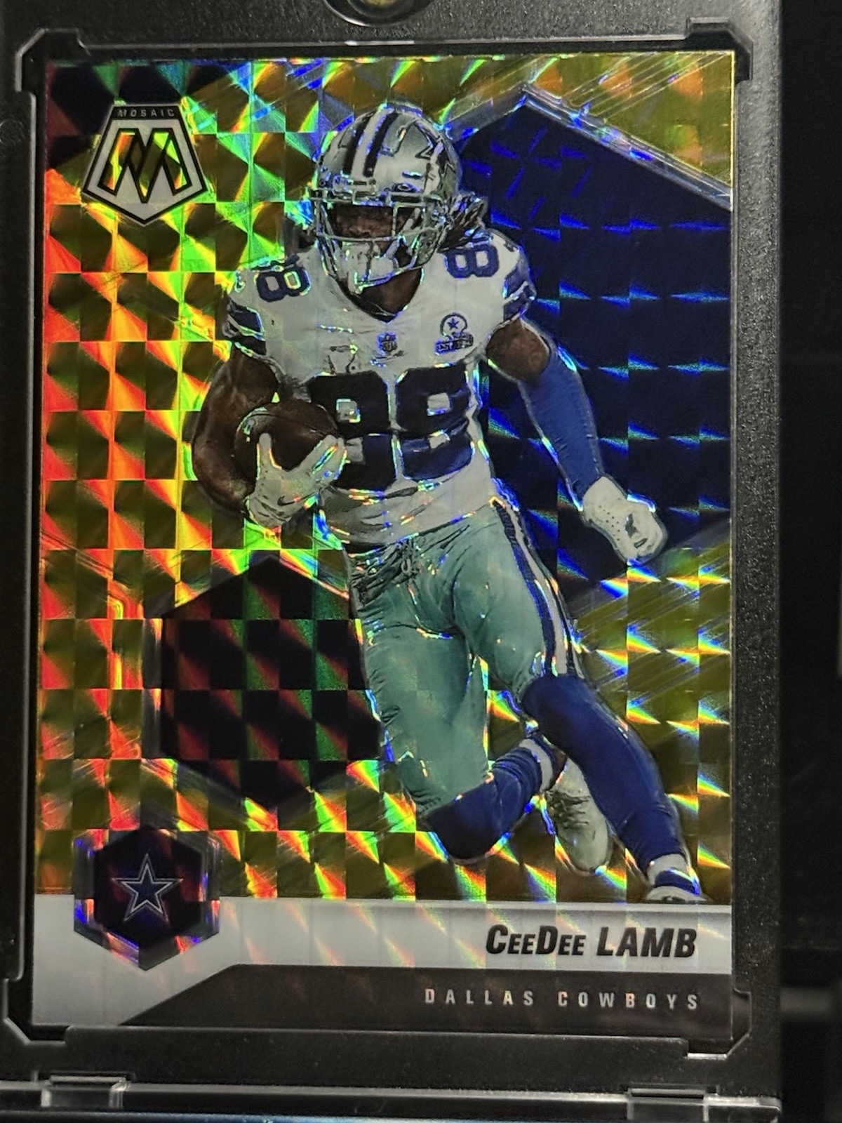 2021 PANINI MOSAIC #62 YELLOW MOSAIC PRIZM CeeDee LAMB