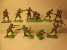 BRITAINS DEETAIL LOT/10, WW II AMERICAN INFANTRY SOLDIERS 75 MM GUN W/2 SOLDIERS