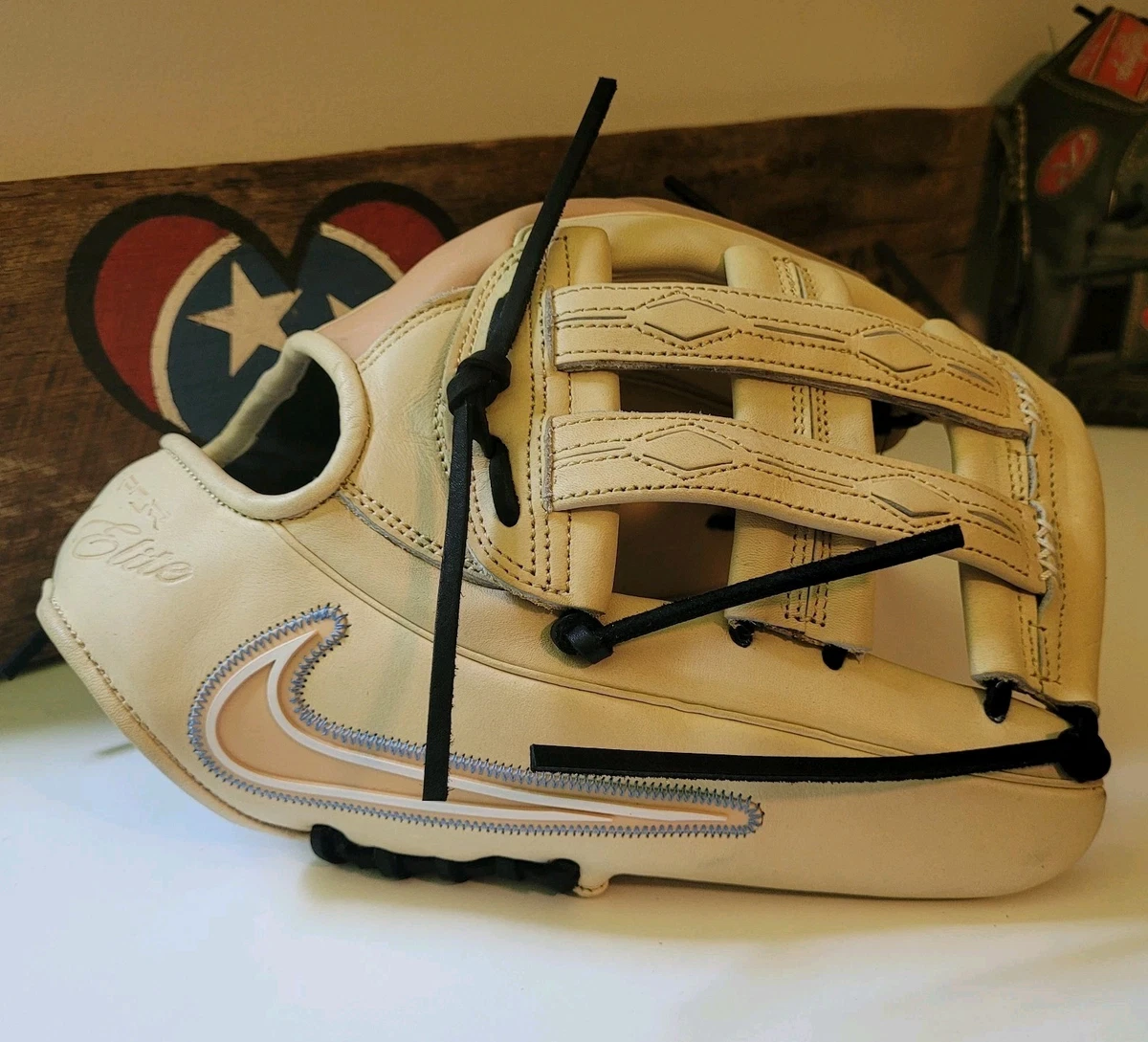 Nike Outfield 12.75 Size Baseball Softball Gloves & Mitts for sale