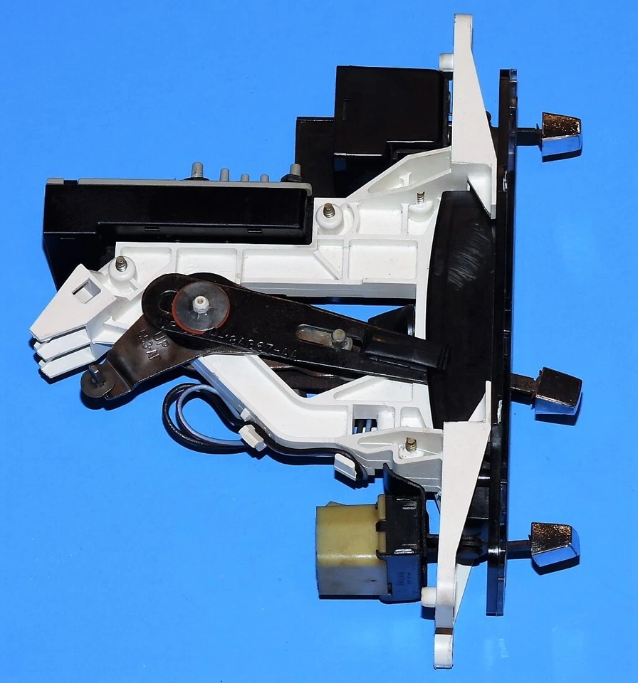 1981-1983 LINCOLN TOWN CAR MARK VI OEM AUTOMATIC CLIMATE CONTROL UNIT SWITCH - Image 3 of 4