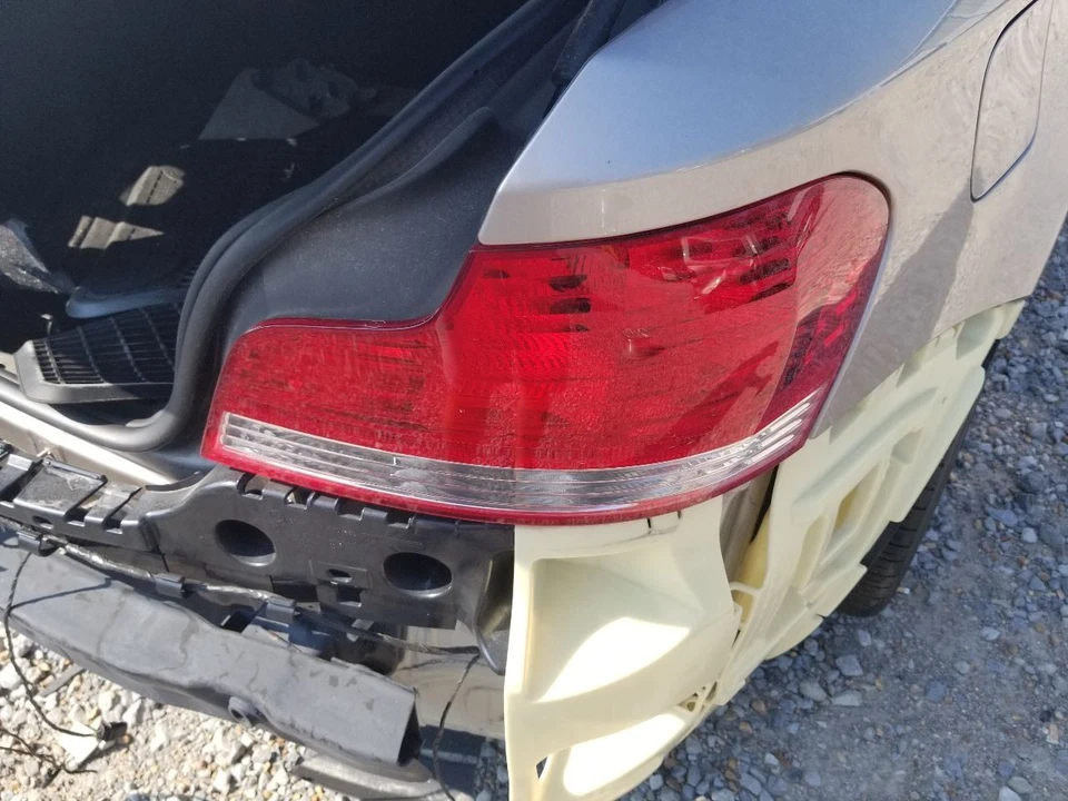 08 2008 BMW 135I CUARTO PANEL MONTADO LUZ TRASERA PASAJERO DERECHO Foto 2 de 4