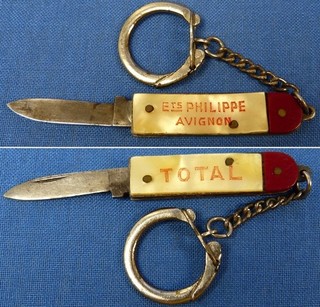 Porte clés Canif forme de borne kilomètrique TOTAL Ets PHILIPPE 84 AVIGNON