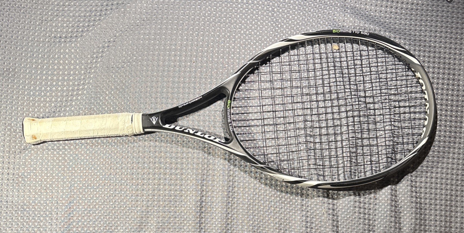 Dunlop Biomimetic 600 Hm6 Carbon Tennis Racquet 4 3/8 Grip