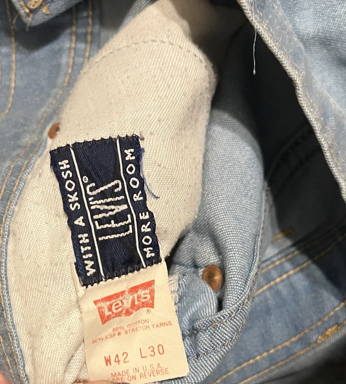 Vinntage Levi's 505 Denim Jeans with Paint Splatter Men’s Size 42x30 USA Made thumbnail 4