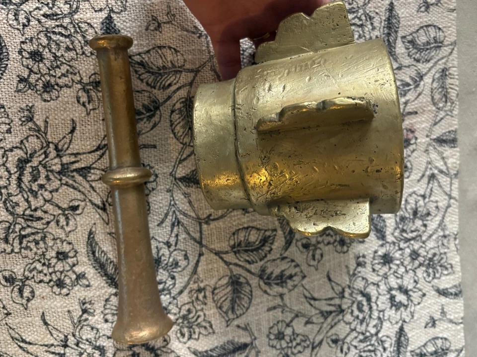 "Antiguo juego de boticario de latón mortero y mortero del siglo XVIII a principios del XIX 5"" 10 libras" Foto 3 de 4