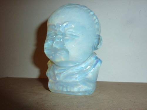 ART DECO PERIOD 11.5CM VASELINE MOULDED GLASS BUST OF CRYING 1920'S BOY OR GIRL - Picture 7 of 12