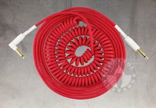 PIG HOG "HALF COIL" INSTRUMENT CABLE, 30 FT, CANDY APPLE RED