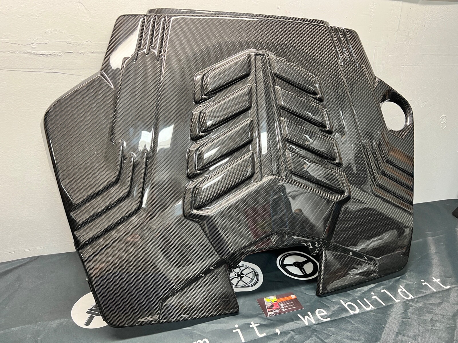 EuroBoutique Carbon Fiber Engine Cover for Lamborghini Urus