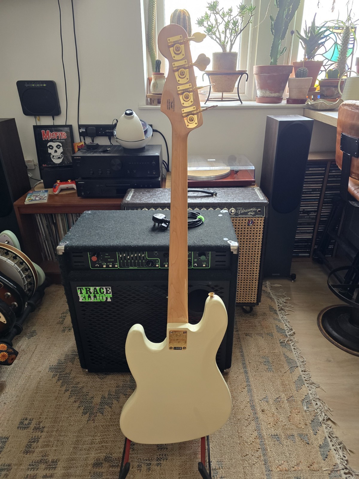 Fender Squier 40th Anniversary Gold Edition Jazz Bass 4