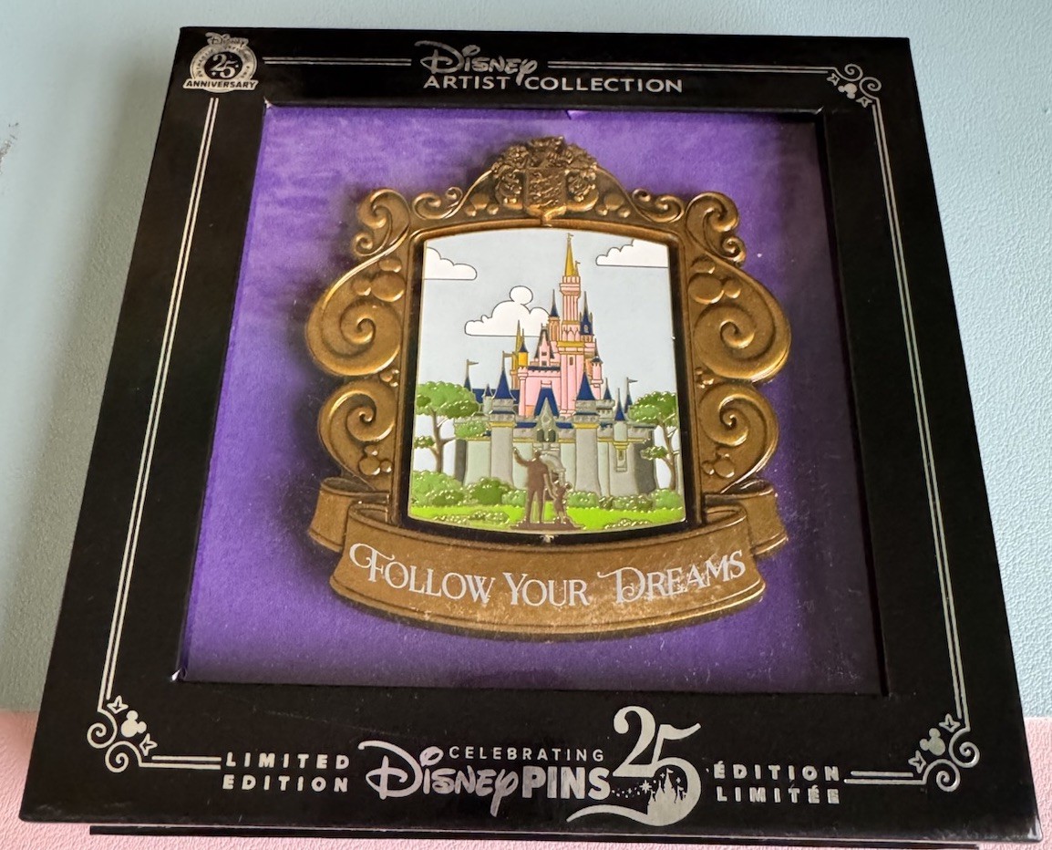 Disney Store Artist Collection Jes Willis Jumbo Castle Spinner Pin LE 1000