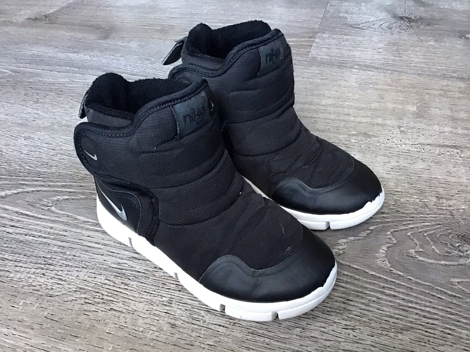 Nike Youth Novice High Winter Snow Boots Kids Size 11.5 Black White AV8339-005 - Image 2 of 4