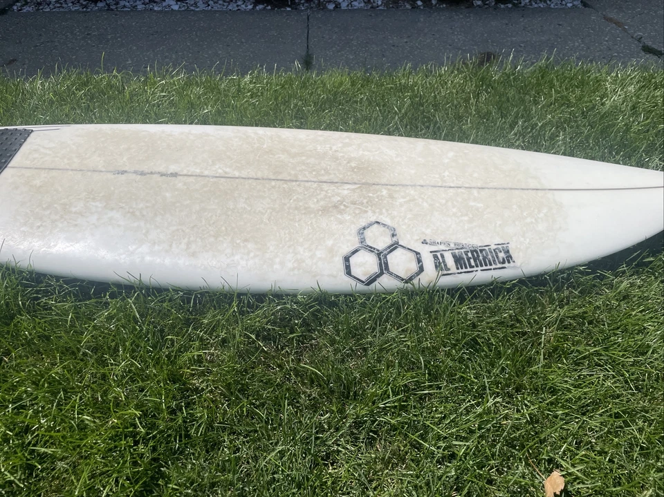 al merrick surfboard 5’11 Fcs2 Fins - Image 3 of 4