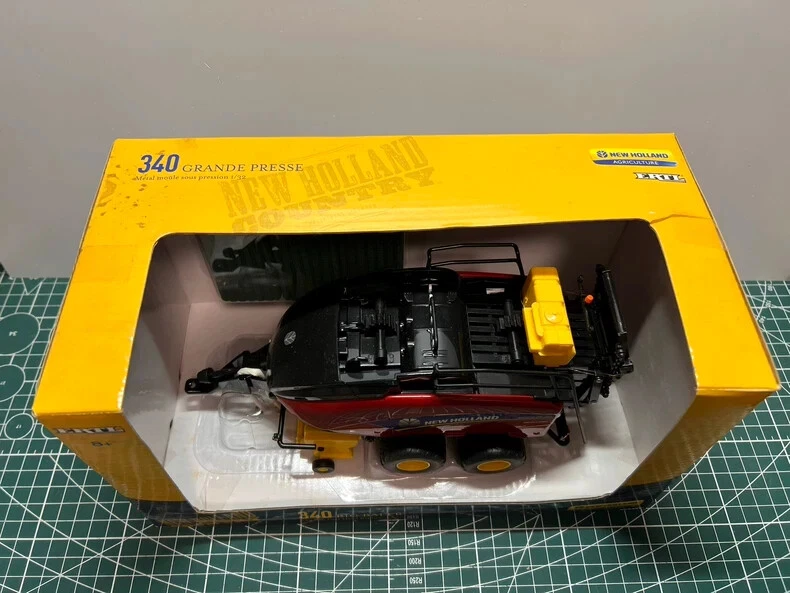 ERTL13972- 1/32 New Holland Big Baler 340 - Image 4 of 4