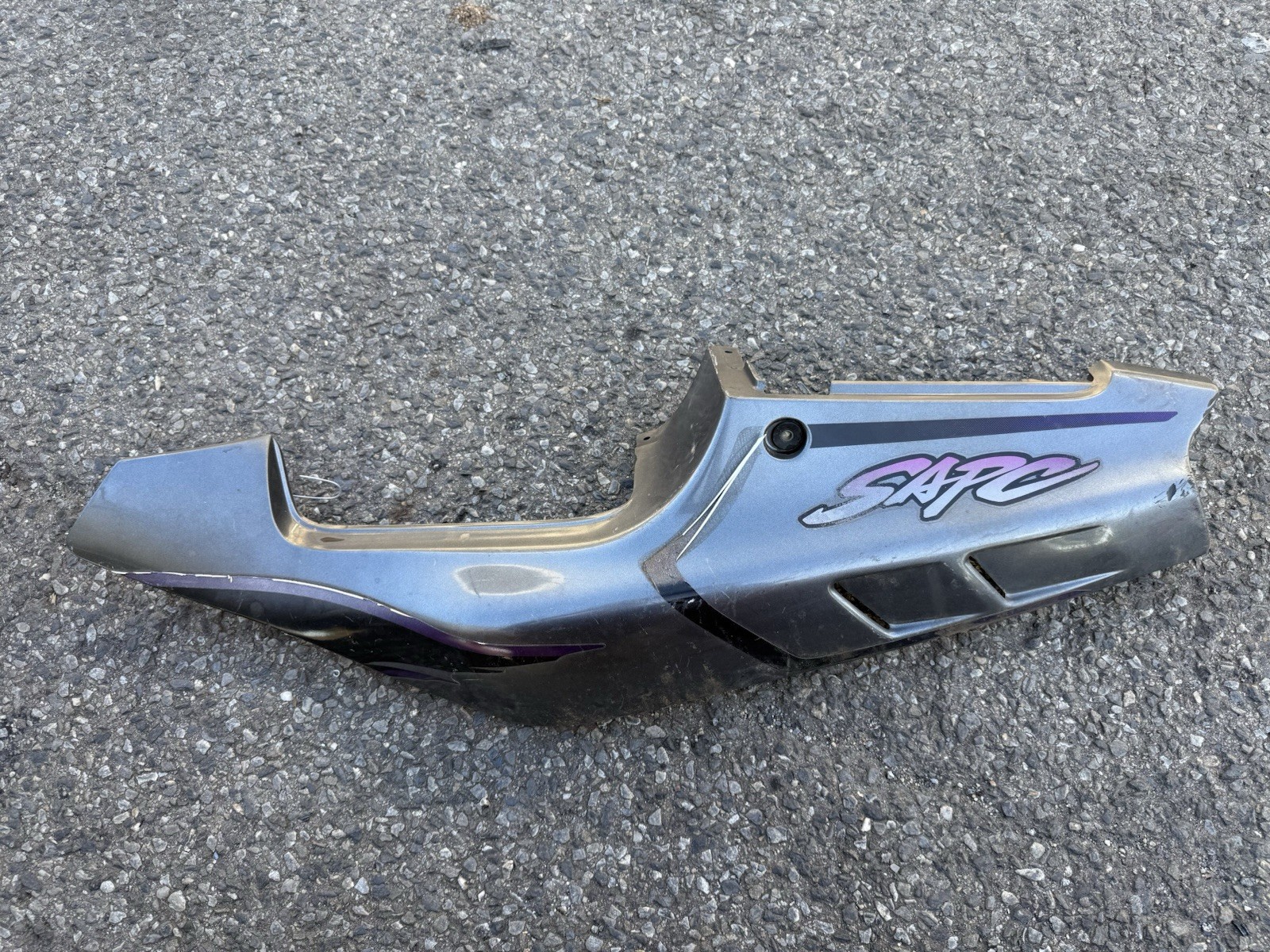 Suzuki RGV250 RGV 250 Fairing Cowl Cowling 47211-22D0 L Cover Left Side