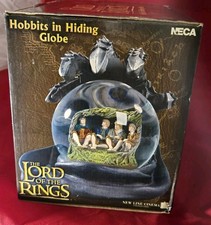 NECA - Le Seigneur des Anneaux - Hobbits dans globe caché - Boîte ouverte - Neuf